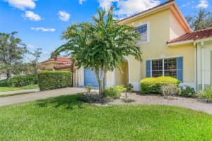 1042 AVENIDA SONOMA, LADY LAKE, FL 32159 - MLS#MFRO6330934