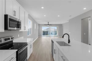 819 BALLANTYNE DR, LAKE WALES, FL 33898 - MLS#MFRO6331115