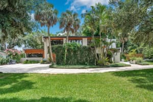 500 LINSON COURT, EDGEWOOD, FL 32809 Sold 10/23/25