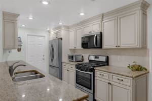 825 27TH AVENUE, NEW SMYRNA BEACH, FL 32169 Sold 08/18/25