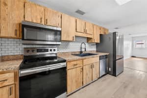 37207 GRAYS AIRPORT ROAD, LADY LAKE, FL 32159 Sold 09/02/25