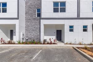 400 Famagusta Dr, DAVENPORT