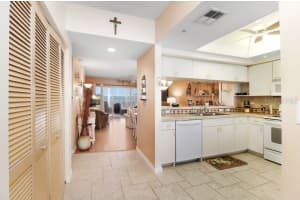 6475 SHORELINE DRIVE, ST PETERSBURG, FL 33708 - MLS#MFRO6333299
