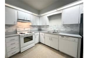 101 LAKE HUNTER DRIVE, LAKELAND, FL 33803 - MLS#MFRO6334014