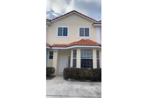 1142 S Beach Cir, KISSIMMEE