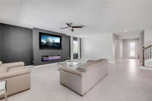 560 KEYHOLD LOOP, APOPKA, FL 32712 Sold 10/03/25