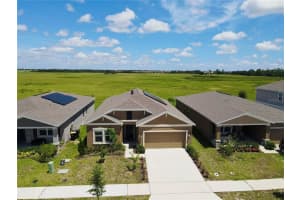 680 Daring Dr, DAVENPORT