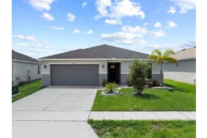 1351 Pompay Dr, DAVENPORT