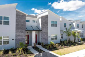 1112 Challenge Dr, DAVENPORT