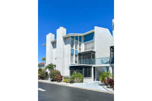 315 Medallion Blvd #f, MADEIRA BEACH