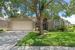 200 Lockbreeze Dr, DAVENPORT