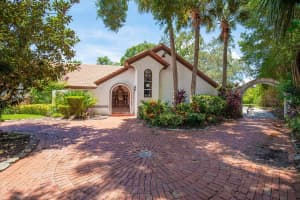 1906 Maple Leaf Dr, WINDERMERE