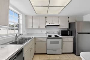 2560 GOLF COURSE DRIVE, SARASOTA, FL 34234 - MLS#MFRO6336452