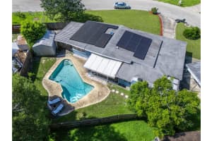 122 W Coleman Cir, SANFORD