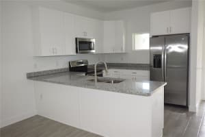 460 LAKE SHORE PARKWAY, DAVENPORT, FL 33896 - MLS#MFRO6337285