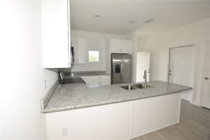 460 LAKE SHORE PARKWAY, DAVENPORT, FL 33896 - MLS#MFRO6337285