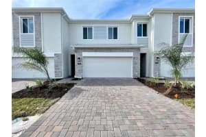 422 Bogey Dr, DAVENPORT