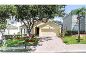 124 Lancaster Dr, DAVENPORT