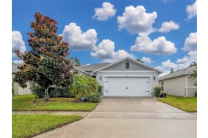 1141 Augustus Dr, DAVENPORT