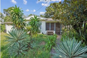 4324 GROVE VIEW AVENUE, TAMPA, FL 33617 - MLS#MFRO6339844