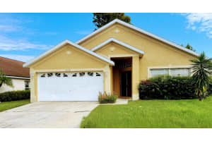 246 Queen Mary Dr, DAVENPORT
