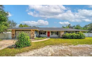 730 Oak Dr, GROVELAND