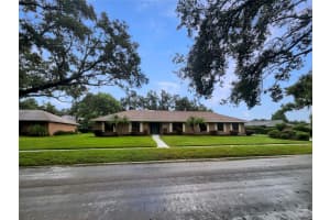 2715 Golf Heights Cir, VALRICO