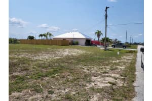 1725 5TH PLACE, CAPE CORAL, FL 33909 Sold 10/31/25