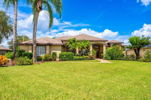 212 Alexandra Woods Dr, DEBARY