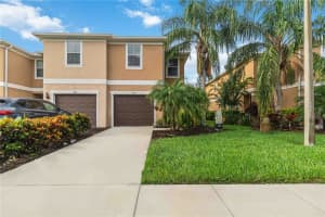 1356 Chelsea Dr, DAVENPORT