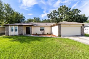 2402 Franklin Dr, KISSIMMEE