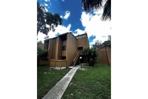 252 Crown Oaks Way, LONGWOOD