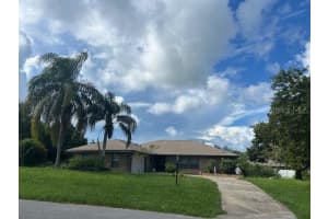 1417 Ferendina Dr, DELTONA