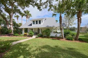 261 LAKEVIEW DRIVE, LAKE HELEN, FL 32744 - MLS#MFRO6345125