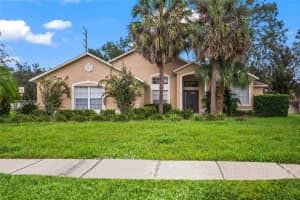 204 Baypoint Dr, DAVENPORT