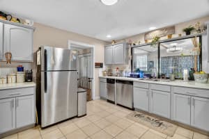 5617 CR 569, CENTER HILL, FL 33514 - MLS#MFRO6345978