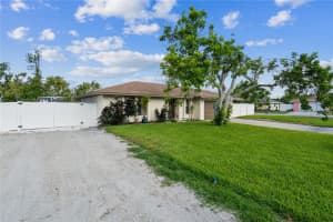 2204 78TH STREET, BRADENTON, FL 34209 - MLS#MFRO6346159