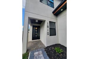 1910 CLOVERLAWN AVENUE, ORLANDO, FL 32806 - MLS#MFRO6346197