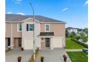 2304 Gifford Dr, DAVENPORT