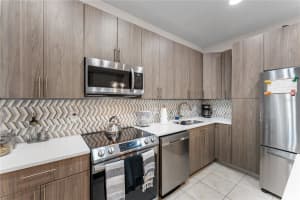 2311 CARAVELLE CIRCLE, KISSIMMEE, FL 34746 - MLS#MFRO6347251