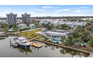 102 EAST CIRCLE, NEW SMYRNA BEACH, FL 32169 - MLS#MFRO6347549