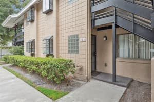 560 TRELLIS COURT, ORLANDO, FL 32809 - MLS#MFRO6347670