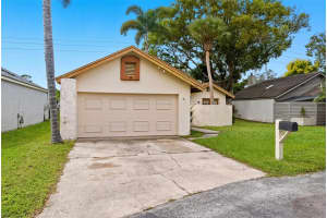 700 LAKESIDE PLACE, LONGWOOD, FL 32750 Sold 10/22/25