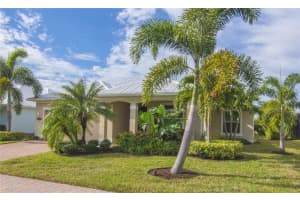 394 11TH SQUARE, VERO BEACH, FL 32962 - MLS#MFRO6349400