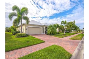394 11TH SQUARE, VERO BEACH, FL 32962 - MLS#MFRO6349400