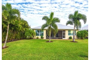 394 11TH SQUARE, VERO BEACH, FL 32962 - MLS#MFRO6349400