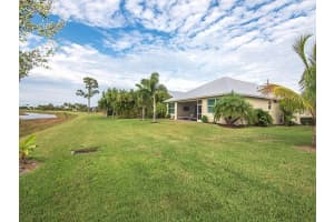 394 11TH SQUARE, VERO BEACH, FL 32962 - MLS#MFRO6349400