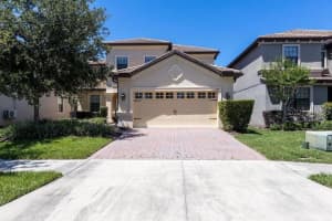 1424 Moon Valley Dr, DAVENPORT