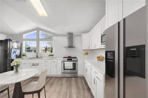 2432 6TH STREET, WINTER HAVEN, FL 33881 - MLS#MFRO6350184