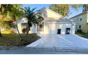 1009 LAKE DAVENPORT BOULEVARD, DAVENPORT, FL 33897 - MLS#MFRO6352909